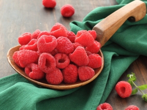 Health benefits and calories of fresh and frozen raspberries