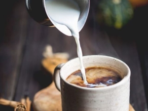 Koffie met melk: voordelen en nadelen, voorbereiding