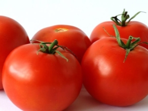 Tomaten Yablonka Rusland: beschrijving, opbrengst, teelt