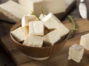 Tofu-kaas: eigenschappen en samenstelling, calorieën en eettips