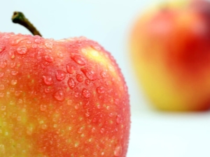 Gala apples: description of the variety, variety, calorie content, benefits and harms