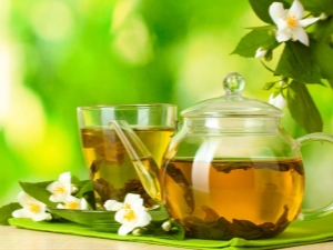 Green tea: benefits and harms for women