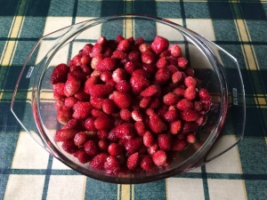 Hoe maak je aardbeien klaar voor de winter zonder te koken?