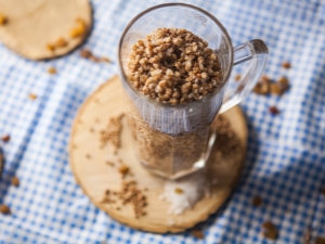 Caloriegehalte, samenstelling en eigenschappen van gestoomde boekweit