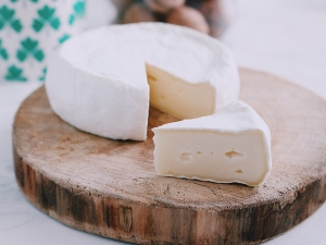 Camembert: Nó là gì và làm thế nào để ăn pho mát mốc trắng?