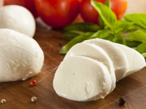 Mozzarella: kalorid ja koostis 