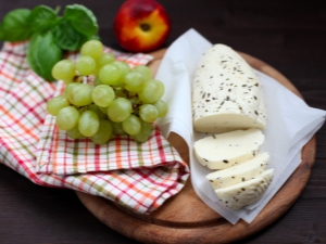 Halloumi-kaas: samenstelling, calorieën, recepten en toepassingen