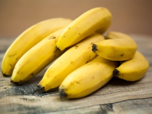 Hoe groeien bananen in de natuur en hoe worden ze geteeld voor de verkoop?