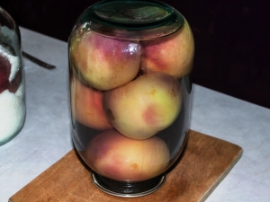 Geheimen van het maken van nectarinecompote voor de winter