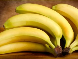 Hoeveel weegt een banaan gemiddeld met en zonder schil?