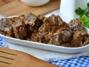 Goulash koken van varkenslever