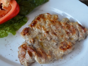 ¿Cómo cocinar escalope de cerdo en una sartén?