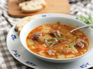 Características de cocinar primeros platos de carne de res.