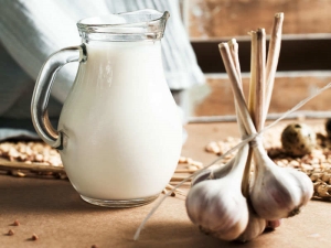 Melk met knoflook: eigenschappen en recepten