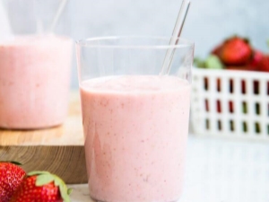 Aardbeiensmoothie: calorieën en populaire recepten