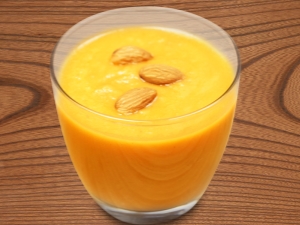 Smoothies van wortelen en appels: eigenschappen van de drank en eenvoudige recepten 