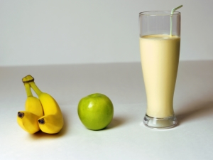 Bananen- en appelsmoothies: beschrijving en bereidingswijzen