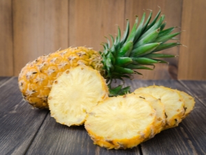 Wat is de juiste manier om ananas te eten?