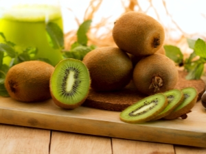 Kiwi met schil: voordelen en nadelen, hoe te eten?