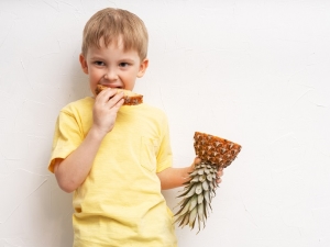 Op welke leeftijd en hoe ananas aan kinderen te geven?