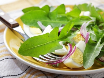 Paardebloemsalade met ei