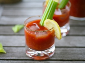 Cocktail Bloody Mary với sốt Tabasco