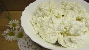 Hoe kook je cottage cheese van gestremde melk thuis?