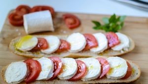 Platos con queso Adyghe