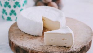 Camembert: what is it and how to eat white mold cheese?