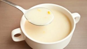 Gachas de sémola en una olla de cocción lenta con leche: las mejores recetas.