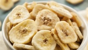 Gedroogde bananen: eigenschappen, regels voor gebruik en bereiding