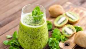 Kiwi-smoothies: voordelen, nadelen en kookrecepten