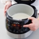 Hoe kook je gebakken melk in een slowcooker?