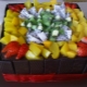 Hoe mooi is het om een ​​cake met fruit te versieren?