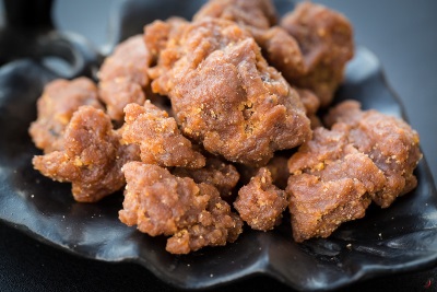 Asafoetida smaakt vergelijkbaar met uien en knoflook