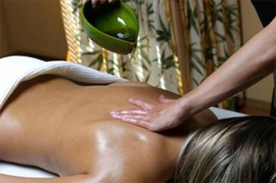 Massage met eucalyptusolie