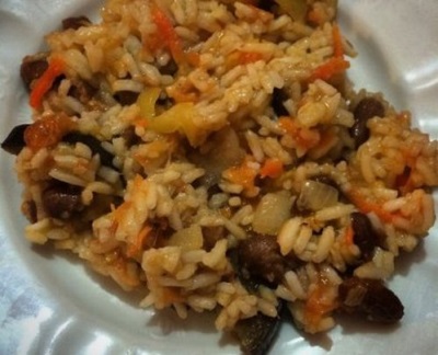 Pilaf từ gà và bọ phân