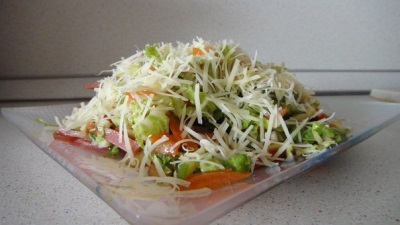 Salad xanh mùa hè với dầu hạnh nhân