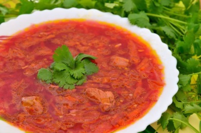 Borscht đỏ với cỏ thi